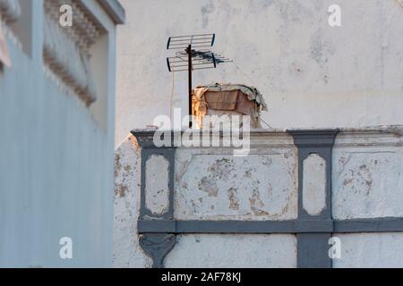 Kubische Schornstein Form in Olhao, Algarve, Portugal Stockfoto