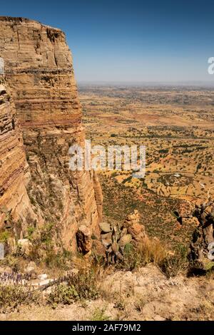 Äthiopien, Tigray, Megab, Gheralta Escarpment, Debre Maryam Korkor erhöhte Ansicht von Sims zu Abba Daniel Korkor Felsen Kirche Stockfoto