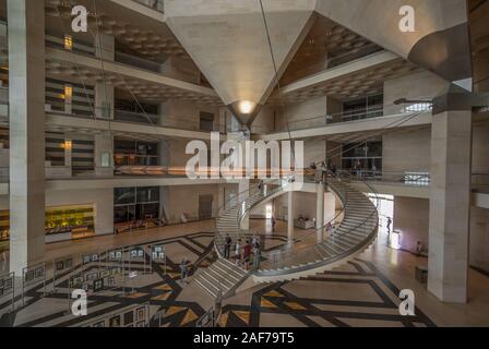 Doha, Katar - erbaut auf einem Ende der Corniche, das Museum für Islamische Kunst ist das erste seiner Art nach 14 Jahrhunderten der islamischen Kunst Funktion Stockfoto