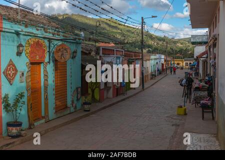 Street, Gemeinschaft von Samaipata, der Heimat der Unesco Weltkulturerbe El Fuerte, Department Santa Cruz, Bolivien, Lateinamerika Stockfoto