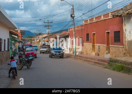 Street, Gemeinschaft von Samaipata, der Heimat der Unesco Weltkulturerbe El Fuerte, Department Santa Cruz, Bolivien, Lateinamerika Stockfoto