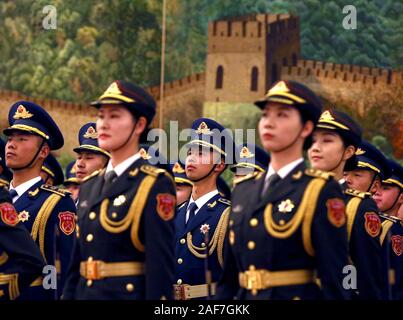 Peking, China. 13 Dez, 2019. Chinesische Soldaten führen militärische Ehrengarde Aufgaben für eine Begrüßungszeremonie in der Großen Halle des Volkes in Peking am Freitag, 13. Dezember 2019. Chinas Militärausgaben werden 7,5 Prozent ab 2018 steigen, da sie eng weltweit für Hinweise auf militärstrategischen Absichten des Landes beobachtet wird. Foto von Stephen Rasierer/UPI Quelle: UPI/Alamy leben Nachrichten Stockfoto