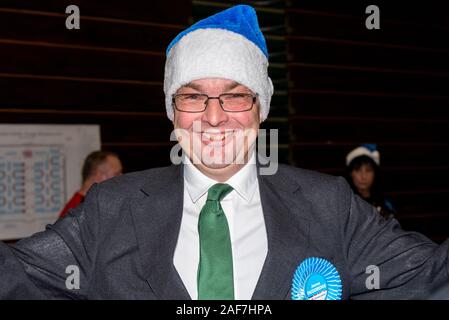 James Duddridge an den britischen Parlamentarischen Wahlen Wahlkreis Southend Stimmzettel zählen und Erklärung der Ergebnisse auf Garon Park, Essex, Großbritannien Stockfoto