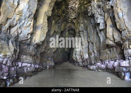 Stark eingeschränkt, remote, Ebbe Strand Zugang, Maori gesteuert, die Kathedrale Höhlen, auf der Südinsel von Neuseeland. Stockfoto