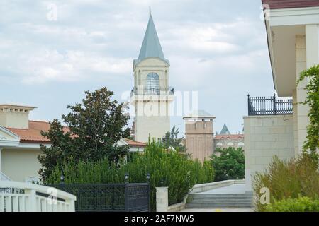 Antalya, Türkei. September 23, 2019. Hotel Mardan Palace. Blick auf den Bungalow in der Nähe des Pools. Stockfoto