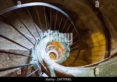 Pontevedra, Galicien, Spanien: Wendeltreppe auf den Glockenturm der Kathedrale Basilica von Santa María la Mayor. Stockfoto