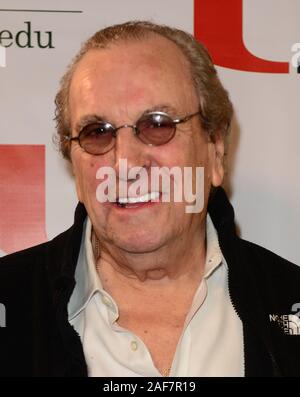 *** Foto *** Schauspieler Danny Aiello hat sich am 86. MIAMI, FL - 20. NOVEMBER: Danny Aiello bei der Premiere von "Reach Me" durch die Universität von Miami in der BankUnited Center Field House bewirtet an der Universität von Miami am 20. November 2014 in Miami, Florida. Quelle: MPI 10/MediaPunch Stockfoto