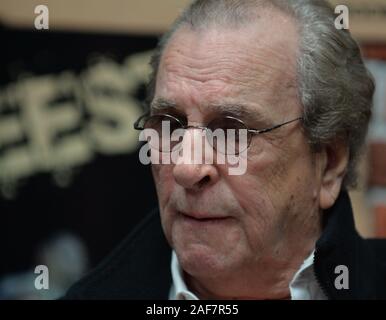 *** Foto *** Schauspieler Danny Aiello hat sich am 86. MIAMI, FL - 20. NOVEMBER: Danny Aiello bei der Premiere von "Reach Me" durch die Universität von Miami in der BankUnited Center Field House bewirtet an der Universität von Miami am 20. November 2014 in Miami, Florida. Quelle: MPI 10/MediaPunch Stockfoto