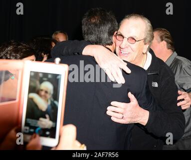 *** Foto *** Schauspieler Danny Aiello hat sich am 86. MIAMI, FL - 20. NOVEMBER: Danny Aiello bei der Premiere von "Reach Me" durch die Universität von Miami in der BankUnited Center Field House bewirtet an der Universität von Miami am 20. November 2014 in Miami, Florida. Quelle: MPI 10/MediaPunch Stockfoto