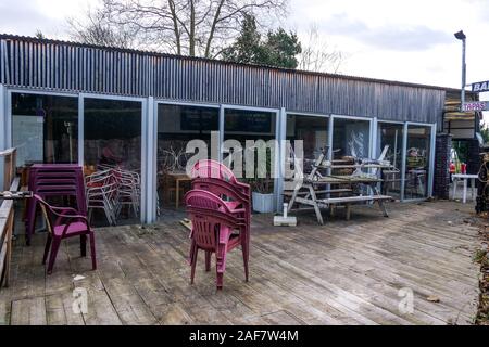 Off-season Blick auf einen Snack Pizzeria, Pyrénées-Atlantiques, Frankreich Stockfoto