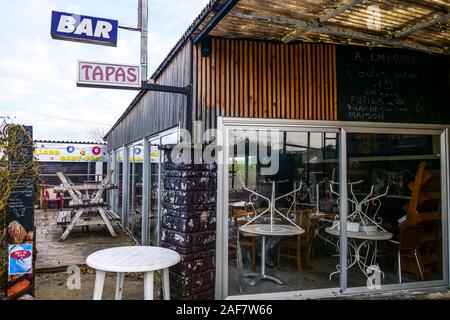 Off-season Blick auf einen Snack Pizzeria, Pyrénées-Atlantiques, Frankreich Stockfoto