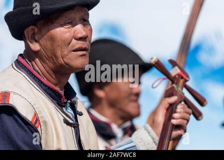 März 17, 2019: Musiker in einem traditionellen Naxi Orchester. Shue, Provinz Yunnan, China Stockfoto