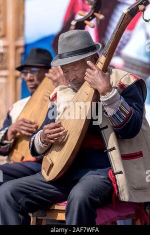 März 17, 2019: Musiker in einem traditionellen Naxi Orchester. Shue, Provinz Yunnan, China Stockfoto