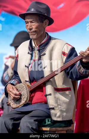 März 17, 2019: Musiker in einem traditionellen Naxi Orchester. Shue, Provinz Yunnan, China Stockfoto