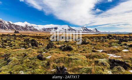 Die Schwarze Kirche von Budir auf der Halbinsel Snaefellsnes, Island Stockfoto