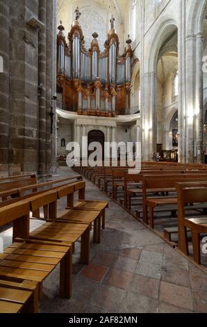 Isnard Orgel (1772-74) und Innenraum der Kirche oder die Basilika von Maria Magdalena Saint-Maximin-la-Sainte-Baume (1295-1532) Var Provence Frankreich Stockfoto