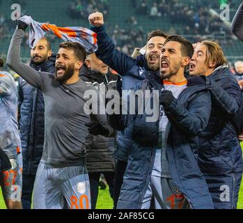 Sport, Fußball, UEFA Europa League 2019/2020, Gruppenphase, Gruppe J, Spieltag 6, Borussia Mönchengladbach vs. Istanbul Basaksehir FK 1-2, Stadion Borussia Park, am Gewinnen Freude durch Basaksehir Stockfoto