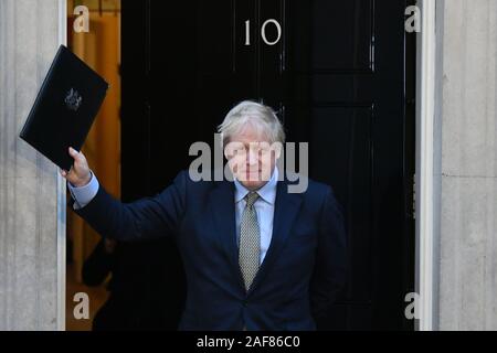 10 Downing Street, London, UK. 13. Dez 2019. Premierminister Boris Johnson an der Downing Street Nr.10 nach dem preisgekrönten BRITISCHEN allgemeinen Wahl London, UK. 13 Dez, 2019. Credit: Nils Jorgensen/Alamy leben Nachrichten Stockfoto