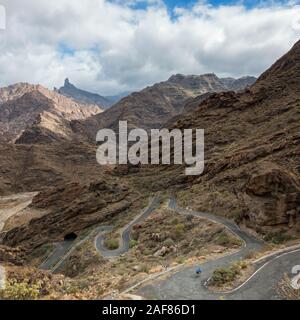 Menschen Radfahren mit Rennrädern auf das Tal der Tränen, eine berüchtigte Straße auf Gran Canaria Stockfoto