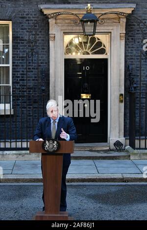 10 Downing Street, London, UK. 13. Dez 2019. Premierminister Boris Johnson an der Downing Street Nr.10 nach dem preisgekrönten BRITISCHEN allgemeinen Wahl London, UK. 13 Dez, 2019. Credit: Nils Jorgensen/Alamy leben Nachrichten Stockfoto