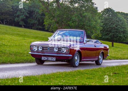 1969 60s kastanienbraune Ford Cortina 1600 GT; Oldtimer, historics, Herished, Oldtimer, Sammlerstücke restaurierter Oldtimer, historische Fahrzeuge von einst, die zur historischen Auto-Veranstaltung von Mark Woodward in Leighton Hall, Carnforth, Großbritannien, eintreffen Stockfoto