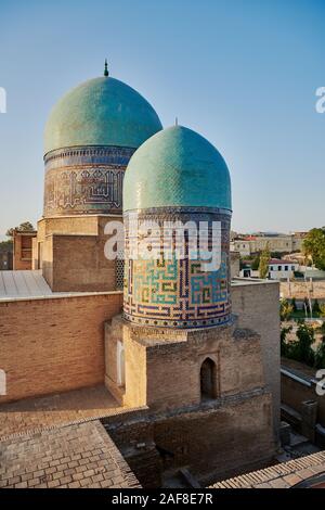 Kuppeln der Qazizadeh Rumi Mausoleum in Nekropole Schah-i-Wonders, Samarkand, Usbekistan, in Zentralasien Stockfoto