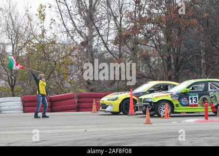 Teheran, Iran. 13 Dez, 2019. Drift Meisterschaft war mit 10 Mannschaften aus 10 Staaten der Iran im Azadi Sport in Teheran Komplex statt. (Foto von Mazyar Asadi/Pacific Press) Quelle: Pacific Press Agency/Alamy leben Nachrichten Stockfoto