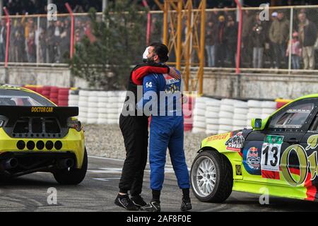 Teheran, Iran. 13 Dez, 2019. Drift Meisterschaft war mit 10 Mannschaften aus 10 Staaten der Iran im Azadi Sport in Teheran Komplex statt. (Foto von Mazyar Asadi/Pacific Press) Quelle: Pacific Press Agency/Alamy leben Nachrichten Stockfoto