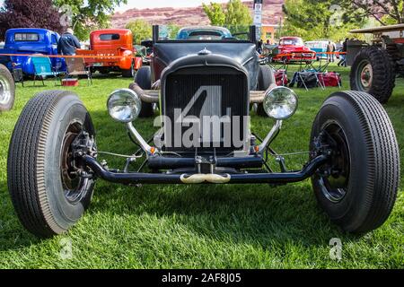 Ein Eimer-T Ratte Stange, auf einem 1920er Ford Modell T Körper aufgebaut und stark modifiziert und angepasst. April Aktion Moab Auto Show in Moab, Utah. Ratte Stangen sind ge Stockfoto