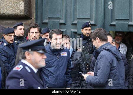 Neapel, Italien. 13 Dez, 2019. Matteo Salvini in Neapel an der Ausfahrt von einem institutionellen Besuch der Poggioreale Gefängnis von Neapel. (Foto von Salvatore Esposito/Pacific Press) Quelle: Pacific Press Agency/Alamy leben Nachrichten Stockfoto