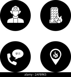 Die Brandbekämpfung Glyphe Symbole gesetzt. Feuerwehrmann, Feuer, brennende Haus, Notruf. Vektor weisse Silhouetten Abbildungen in schwarzen Kreisen Stock Vektor