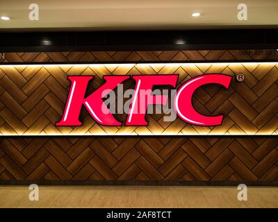 Genting, Malaysia - November 2019: KFC-logo Vorstand fast food Restaurant in Malaysia Stockfoto