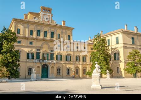 Der Palazzo Ducale wurde von 1561 für Herzog Ottavio Farnese auf einem Entwurf von Jacopo Barozzi da Vignola gebaut. Stockfoto