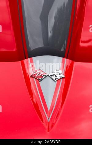Detail eines restaurierten und modifizierte 1967 Chevrolet Corvette Stingray Coupé zeigt die Corvette Flagge Emblem in der Moabiter April Aktion Auto Show in Moab, U Stockfoto