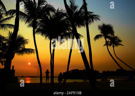 Palawan Strand Silhouette, südlichste Punkt von Asien, auf Sentosa Insel Stockfoto