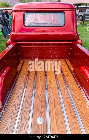 Ein restauriert und 1957 Chevrolet 3100 Pickup Truck geändert in der Moabiter April Aktion Auto Show in Moab, Utah. Stockfoto