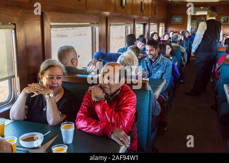 El Chepe Zug First Class Passagiere, Chihuahua, Mexiko. Stockfoto