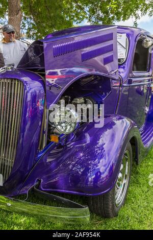 Ein restauriertes und modifizierte 1937 Ford Pickup Truck in der Moabiter April Aktion Auto Show in Moab, Utah. Stockfoto