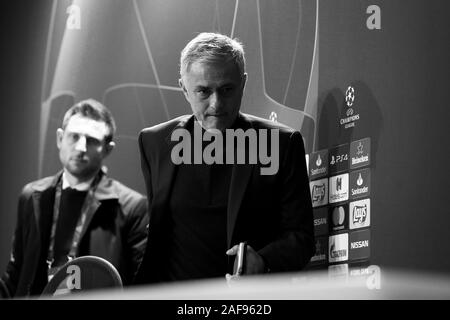 München, Deutschland. 11 Dez, 2019. Jose Mourinho (Tottenham) Fußball: UEFA Champions League Spieltag 6 Gruppe B Spiel zwischen dem FC Bayern München 3-1 Tottenham Hotspur FC im Fussball Arena München in München, Deutschland. Credit: mutsu Kawamori/LBA/Alamy leben Nachrichten Stockfoto