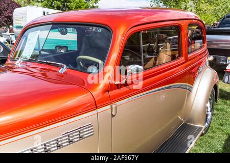 Ein restauriertes und Chevrolet 1939 Master Deluxe 2 Door Sedan geändert am Moabiter April Aktion Auto Show in Moab, Utah. Stockfoto