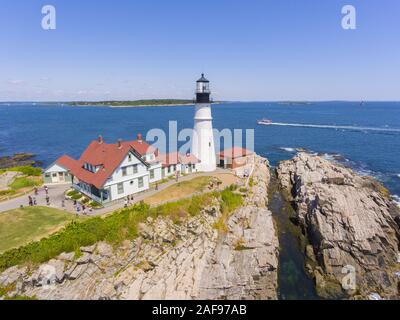 Portland Head Lighthouse Luftaufnahme im Sommer, Cape Elizabeth, Maine, ME, USA. Dieser Leuchtturm, 1791 gebaut, ist der älteste Leuchtturm in Maine. Stockfoto