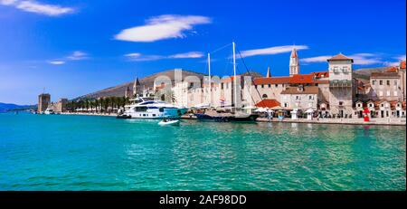 Schöne Altstadt von Trogir, Panoramaaussicht, Dalmtia, Kroatien. Stockfoto