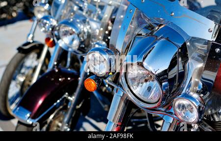 Modernes Motorrad Scheinwerfer Nahaufnahme im freien Teil des Fahrzeugs Vorderansicht Stockfoto