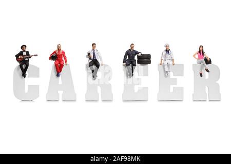 Menschen mit unterschiedlichen berufen sich auf die Buchstaben des Wortes Karriere auf weißem Hintergrund Stockfoto