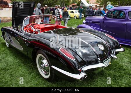 Ein restauriertes Lieferbar schwarz 1958 Chevy Corvette in der Moabiter April Aktion Auto Show in Moab, Utah. Stockfoto