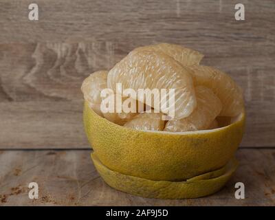 Pomelo oder Grapefruit. Frische und leckere tropische Früchte. Stockfoto