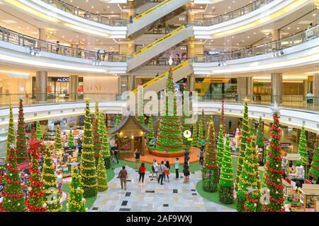 Kuala Lumpur, Malaysia 11. Dezember 2019 - Weihnachten Dekoration an einem utama Neuen Flügel Einkaufszentrum in Petaling Jaya, Malaysia. Stockfoto