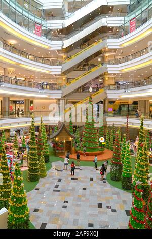 Kuala Lumpur, Malaysia 11. Dezember 2019 - Weihnachten Dekoration an einem utama Neuen Flügel Einkaufszentrum in Petaling Jaya, Malaysia. Stockfoto