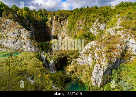 Grosser Wasserfall Sastavci und Wasserfälle im Nationalpark Plitvicer Seen (Plitvicka jezera), Kroatien Stockfoto