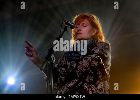 Scottish Folk Singer Songwriter Eddi Reader, Konzert, Skegness, England. Stockfoto